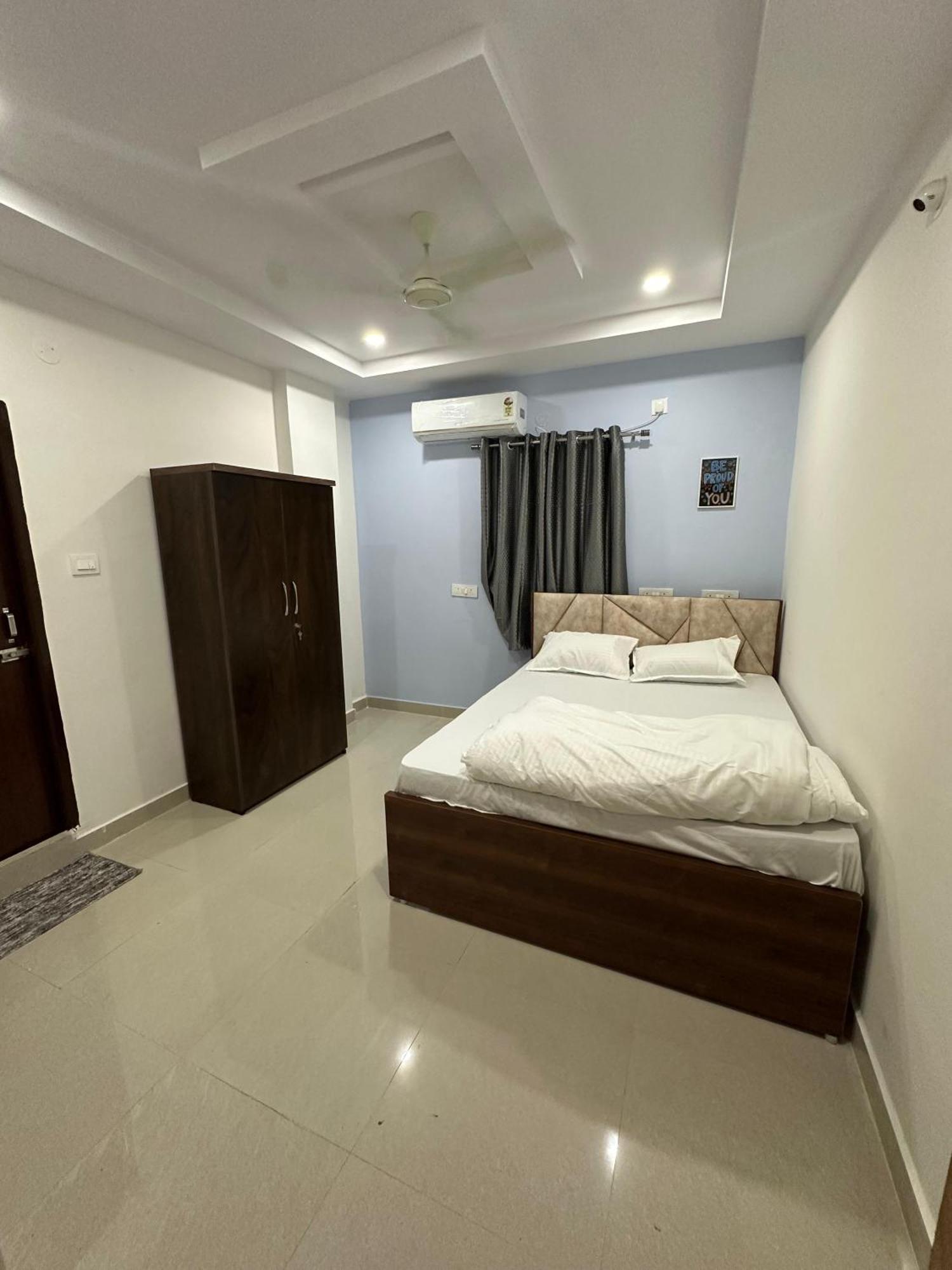 Cosmic Hotel & Guest House Gachibowli Raidurg Hyderabad Exterior photo